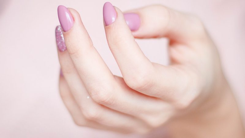 Czym jest manicure hybrydowy?